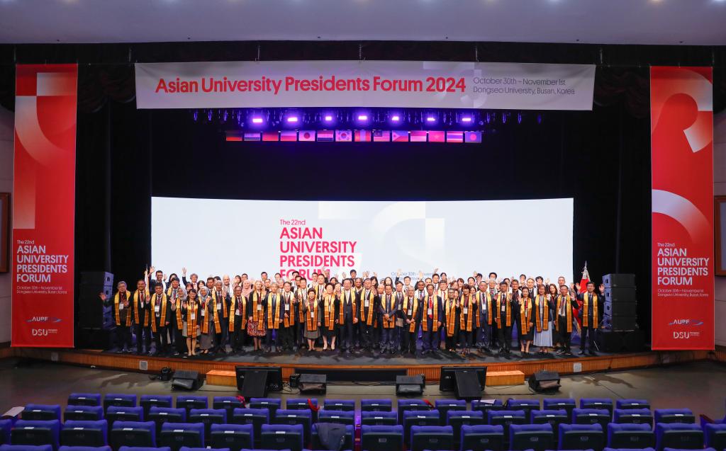 合影.jpg 合影.jpg