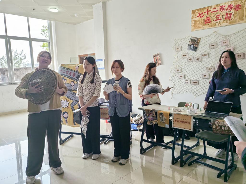 港教大學(xué)生向廣外學(xué)生展示文化互動作品4.png 港教大學(xué)生向廣外學(xué)生展示文化互動作品4.png