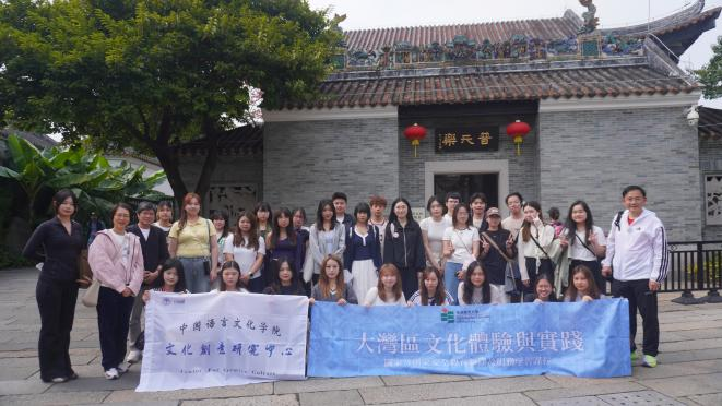 港教大師生在永慶坊合照.png 港教大師生在永慶坊合照.png