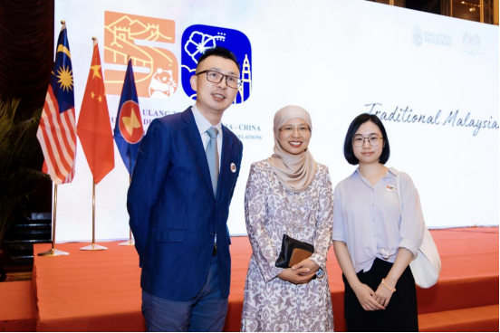 新聞稿:我院馬來語系師生應邀參加馬來西亞67周年國慶暨中馬建交50周年招待會311.png 新聞稿:我院馬來語系師生應邀參加馬來西亞67周年國慶暨中馬建交50周年招待會311.png