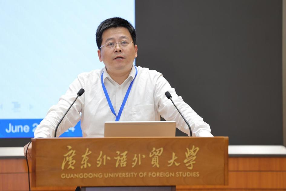 楊翼教授作主題報告.png 楊翼教授作主題報告.png