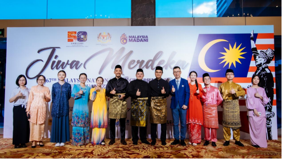 新聞稿:我院馬來語系師生應邀參加馬來西亞67周年國慶暨中馬建交50周年招待會490.png 新聞稿:我院馬來語系師生應邀參加馬來西亞67周年國慶暨中馬建交50周年招待會490.png