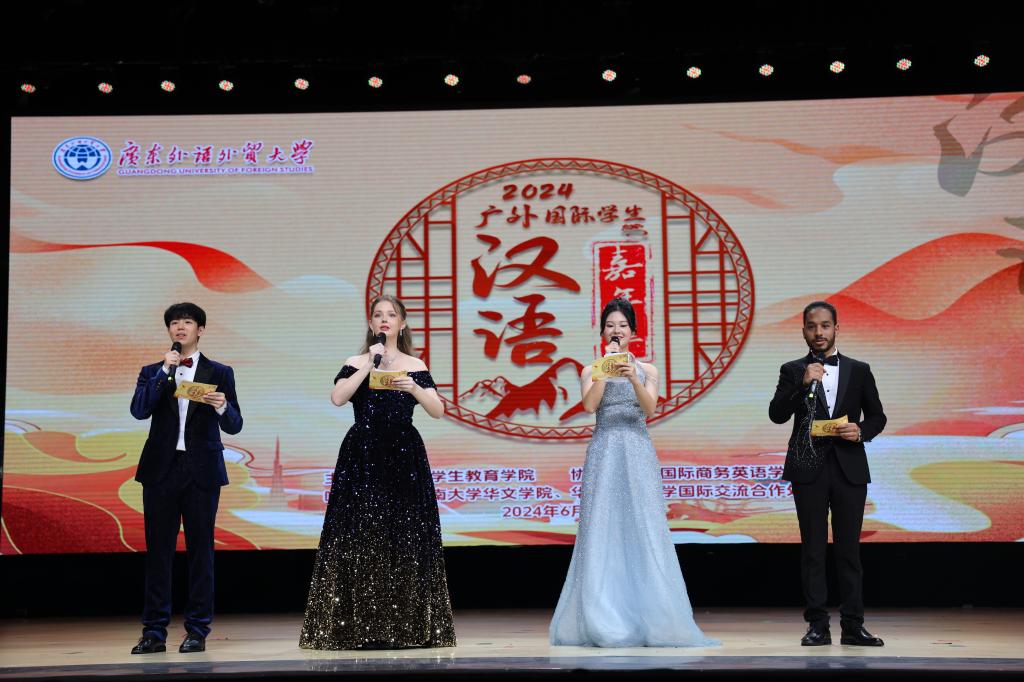 02 晚會主持人.jpg